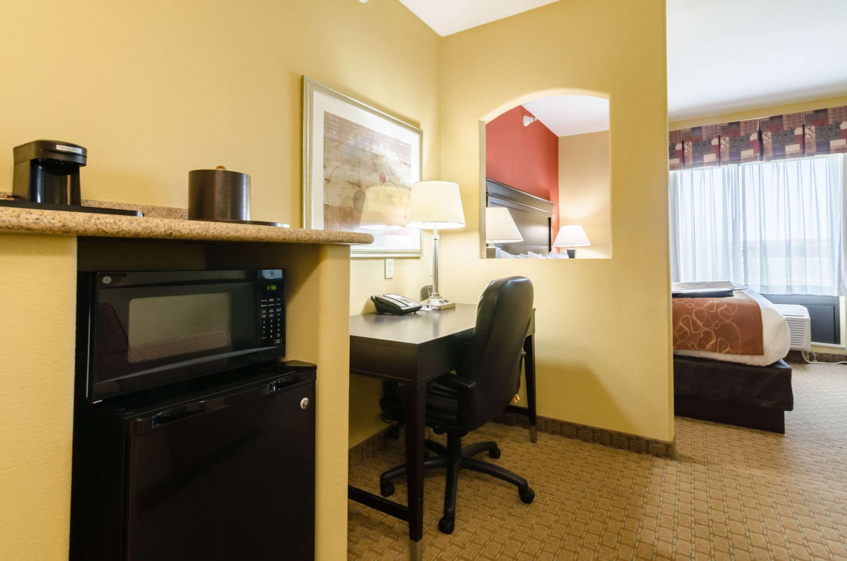 Comfort Suites Salina South Exteriér fotografie