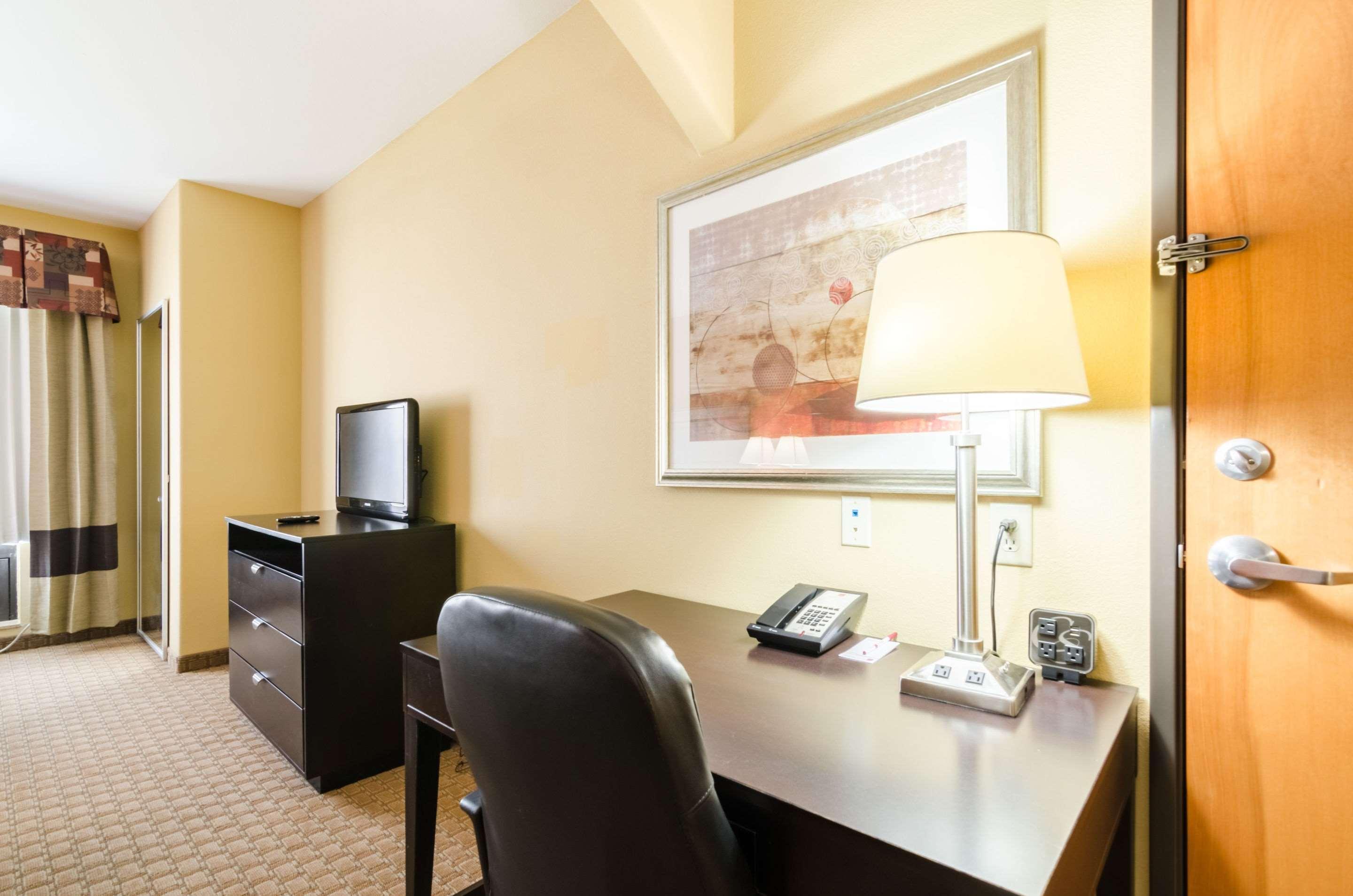 Comfort Suites Salina South Exteriér fotografie