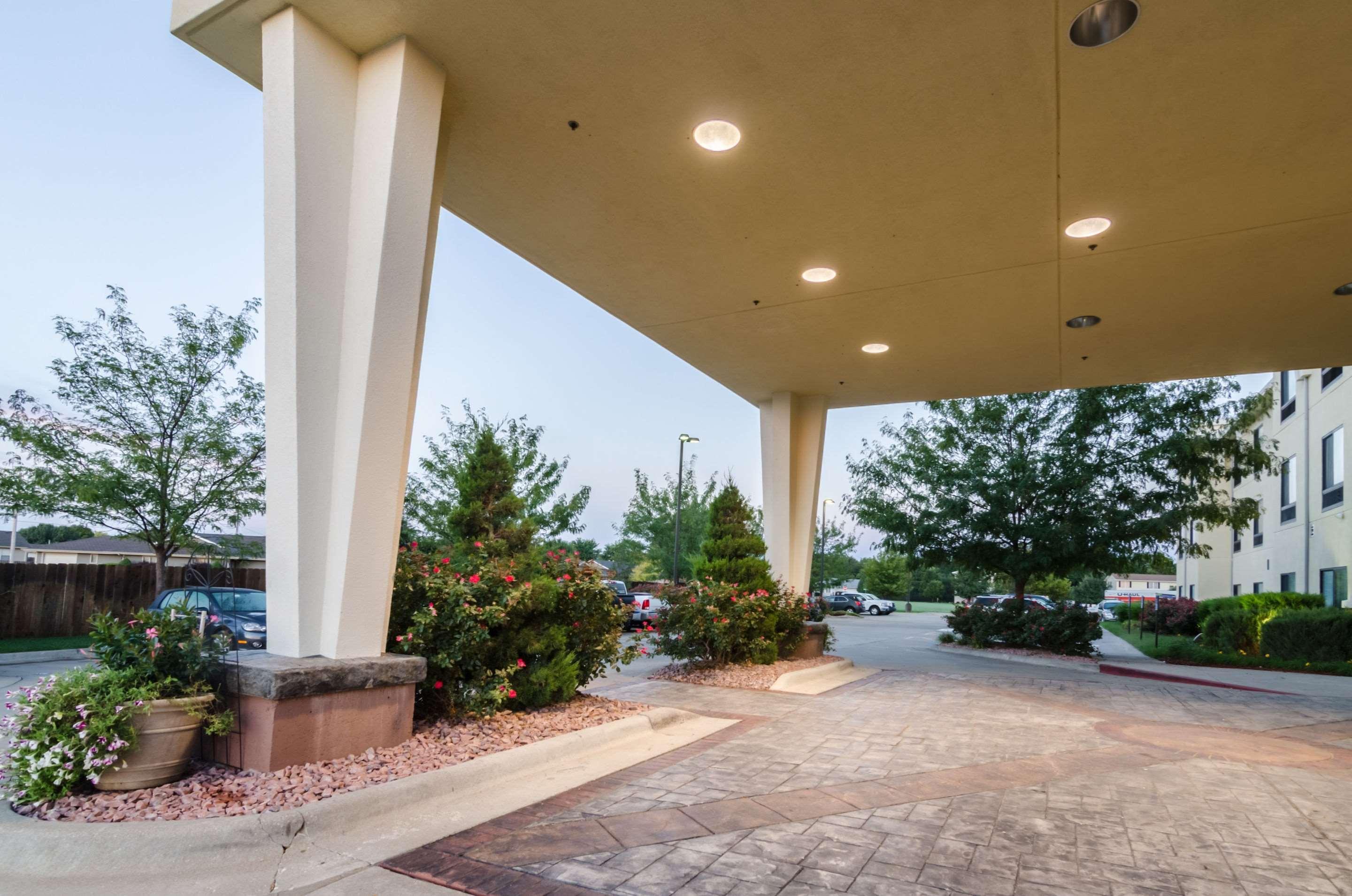Comfort Suites Salina South Exteriér fotografie