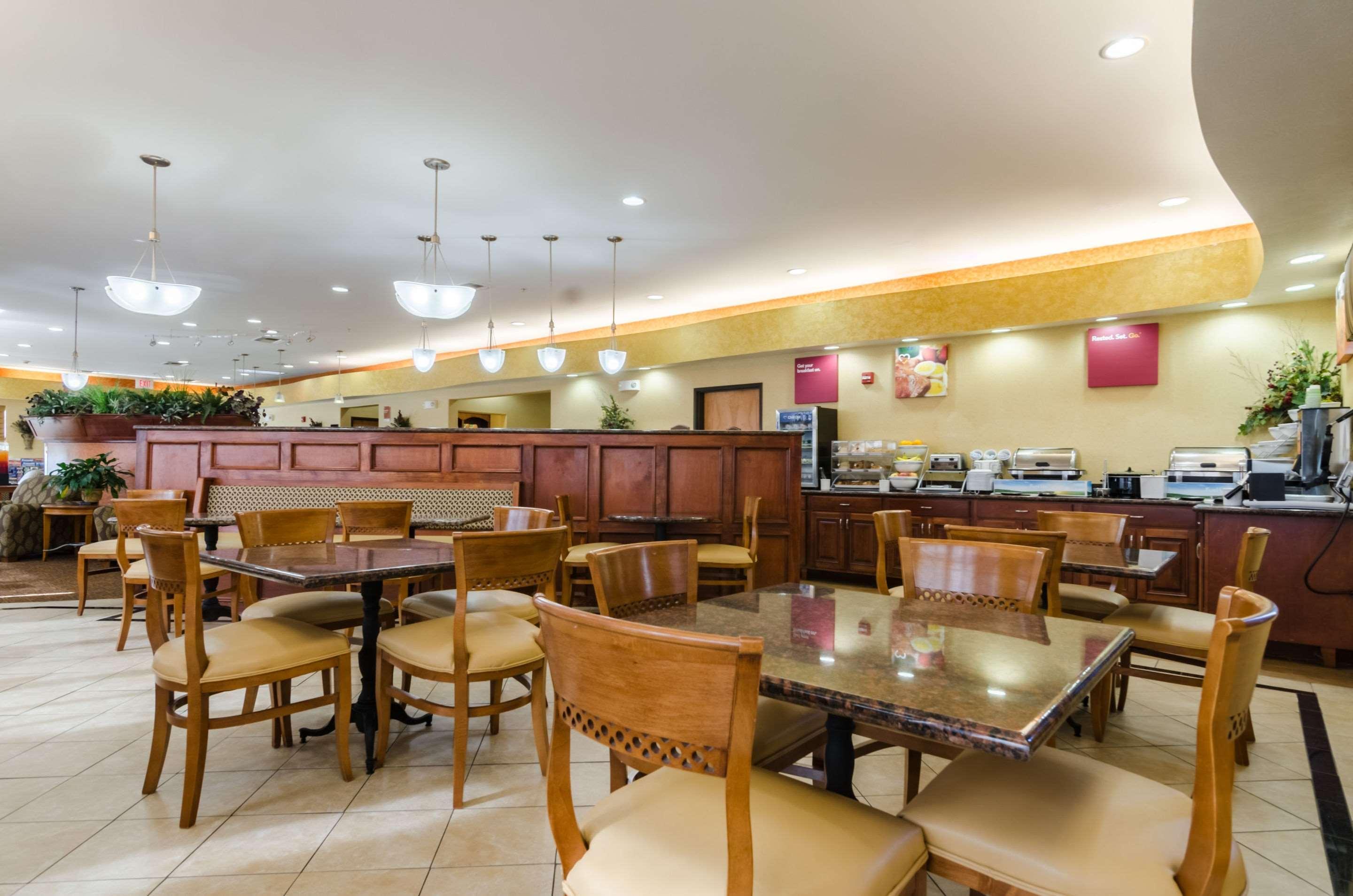 Comfort Suites Salina South Exteriér fotografie